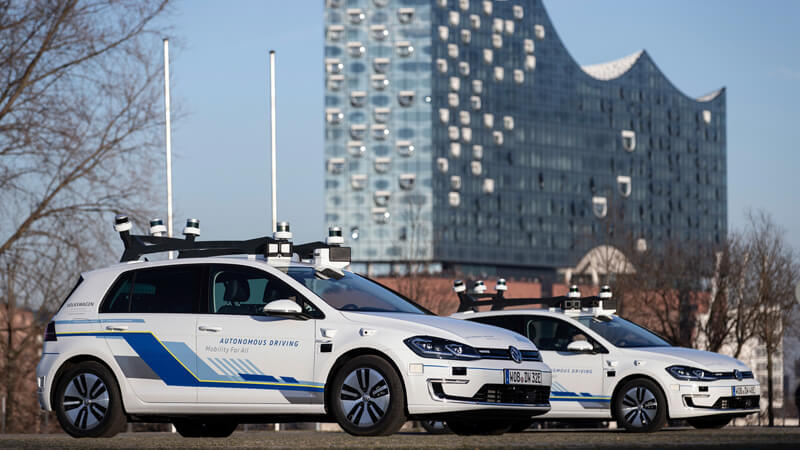 Volkswagen начал испытания высокоавтоматизированного управления.